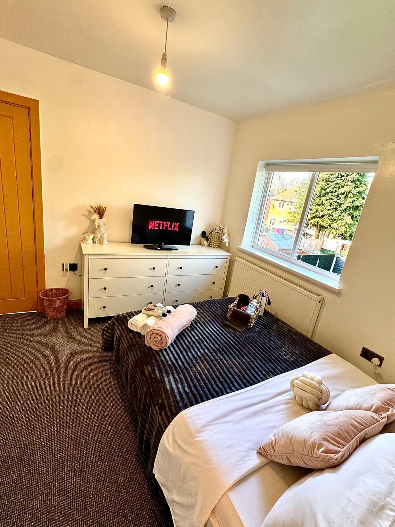 Contractor Haven- 3Bdr Crew House, Free Parking, Fast Wifi & Private Garden Daire Nottingham Dış mekan fotoğraf