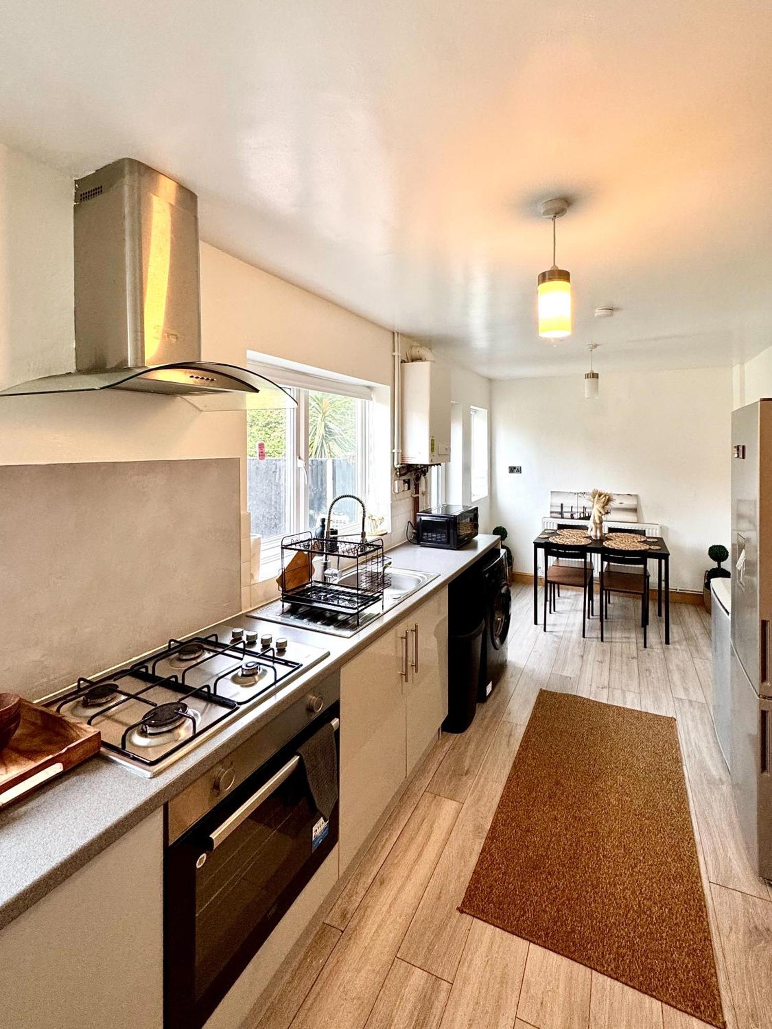 Contractor Haven- 3Bdr Crew House, Free Parking, Fast Wifi & Private Garden Daire Nottingham Dış mekan fotoğraf